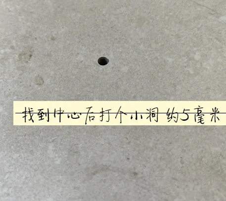 金明瓷砖空鼓维修公司专业解答在瓷砖铺贴过程中，如果砂料搅拌不均匀，将会带来以下问题
