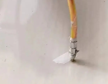 金明瓷砖空鼓维修公司专业解答在瓷砖铺贴过程中，如果使用的砂料过粗（如全部使用了粗砂），可能会导致以下问题